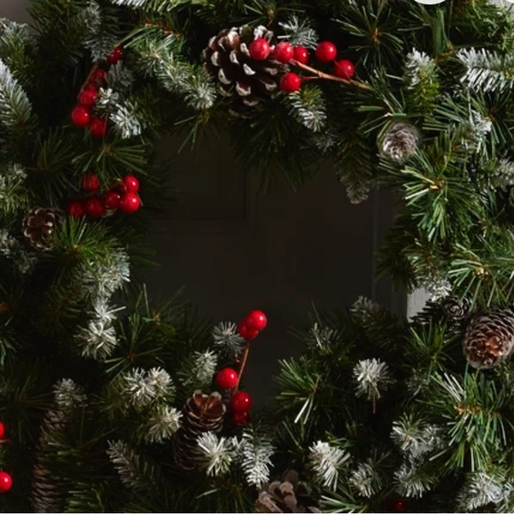 Frosted Red Berry 24 inch Christmas Wreath - Picture 4 of 4